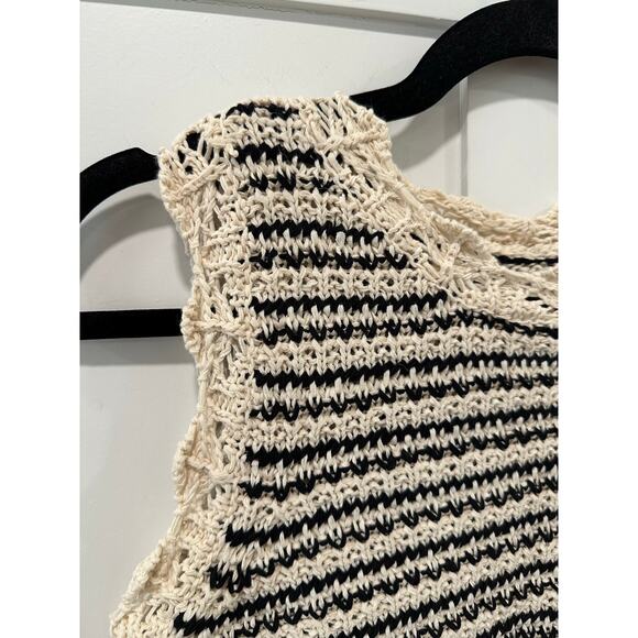 NWT Velvet by Graham & Spencer Sophie Crewneck Sweater Vest Size S - Picture 4 of 5